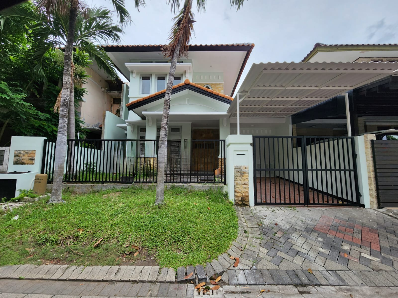 Murah Rumah Dijual Graha Family Siap Huni Surabaya Barat - Image 1