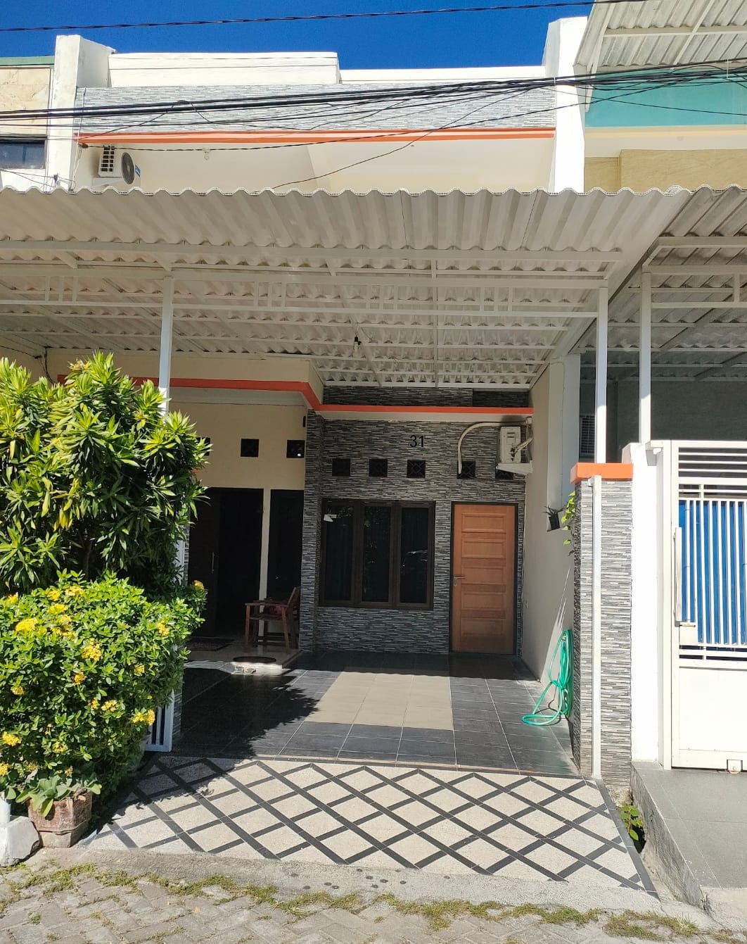 Dijual Rumah Modern Lokasi Surabaya Timur - Image 1