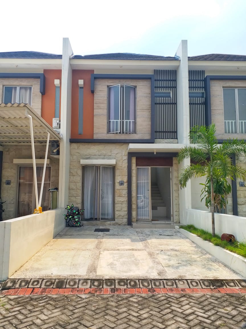 DIijual Rumah Cantik Lokasi Menganti Gresik - Image 1