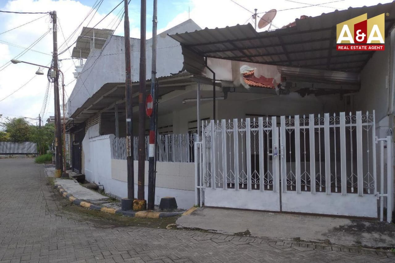 Dijual/disewakan Rumah Siap Huni & Terawat Darmo Permai Utara Surabaya Barat - Image 1