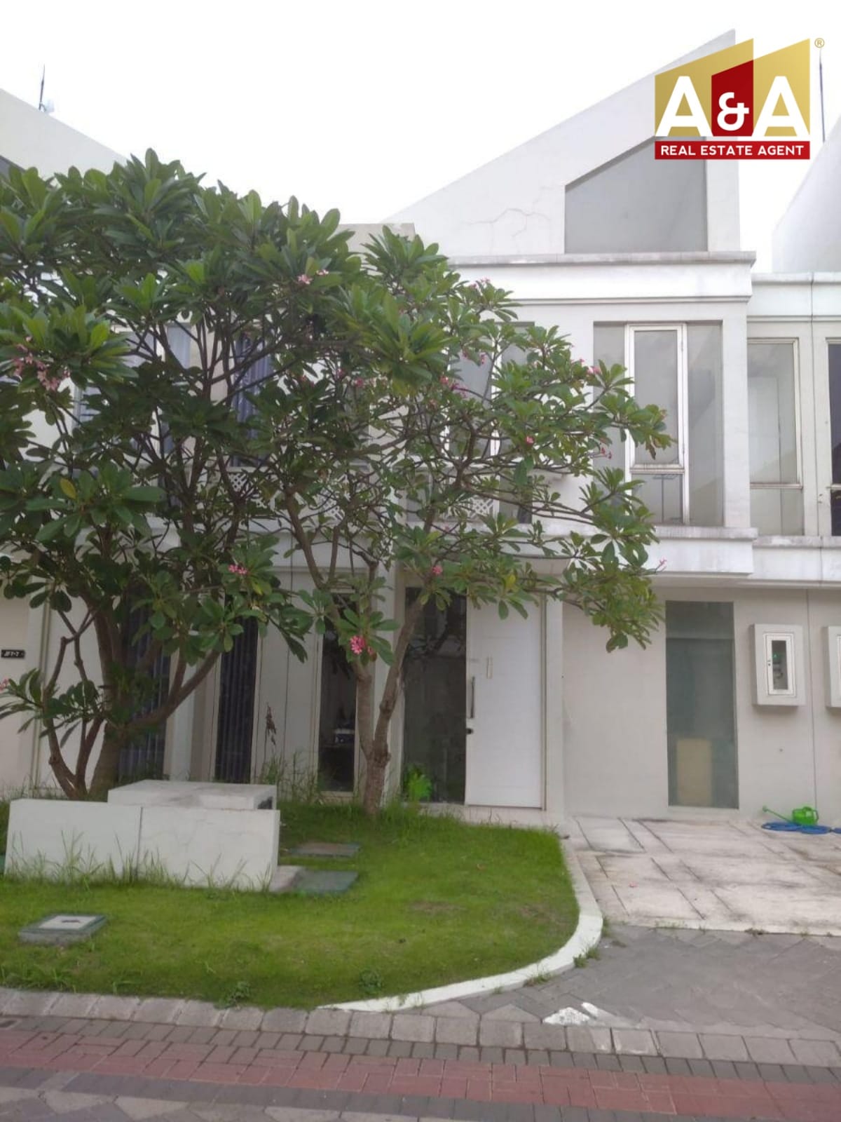 Dijual Rumah Bagus Nyaman Lokasi Grand Pakuwon Adelaide Surabaya Barat - Image 1