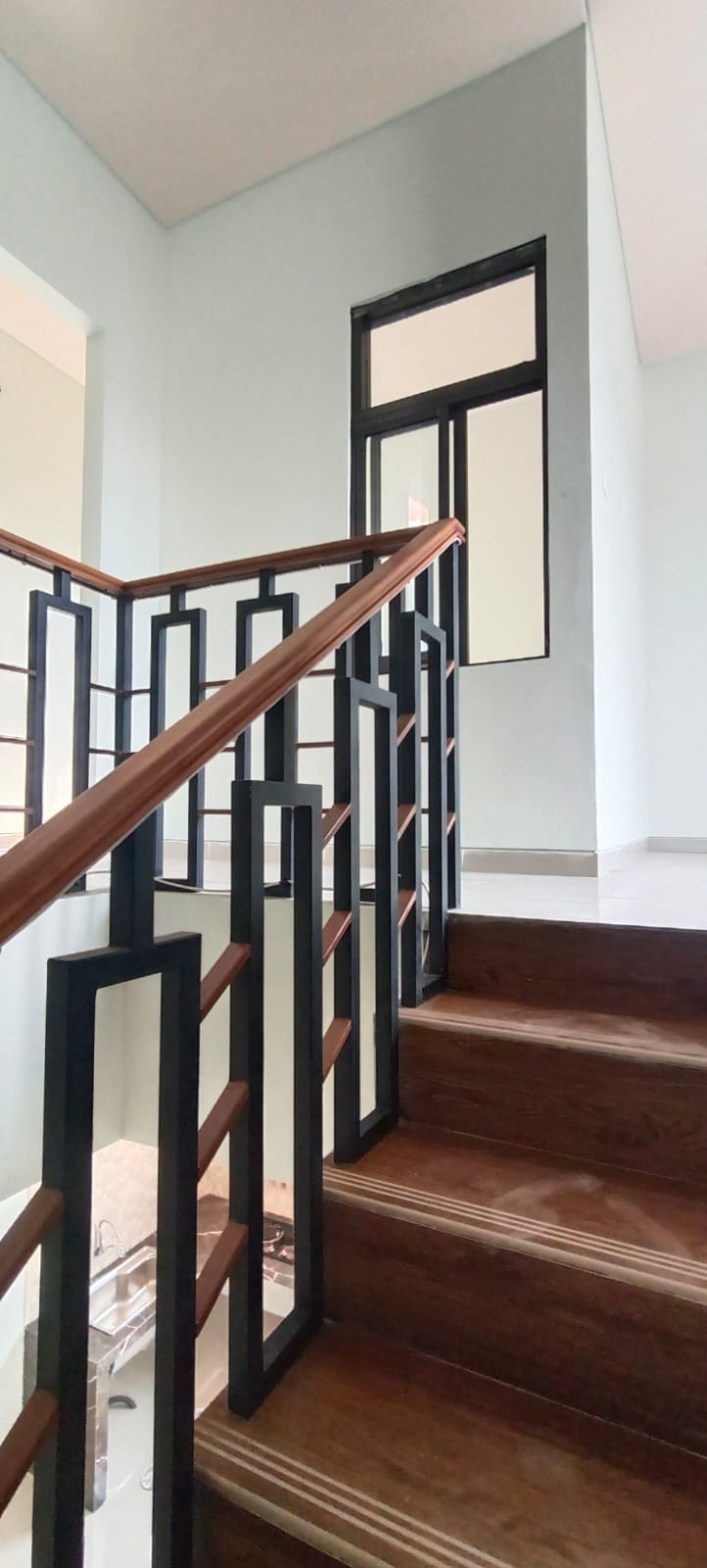 Dijual Rumah 2 Lantai Modern Minimalis Perum - Thumbnail 3