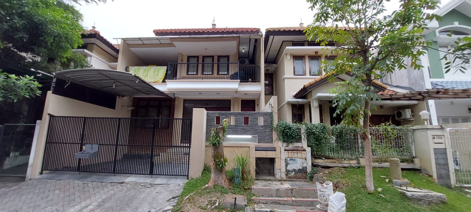 Dijual Rumah Graha Family Blok R - Image 1