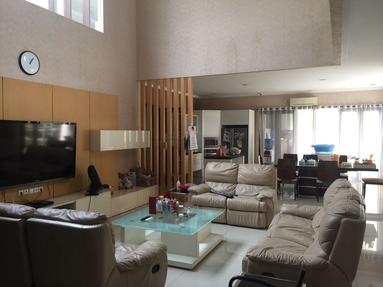 Dijual Rumah Graha Family Menghadap Jalan Raya Blok Favorit - Image 1