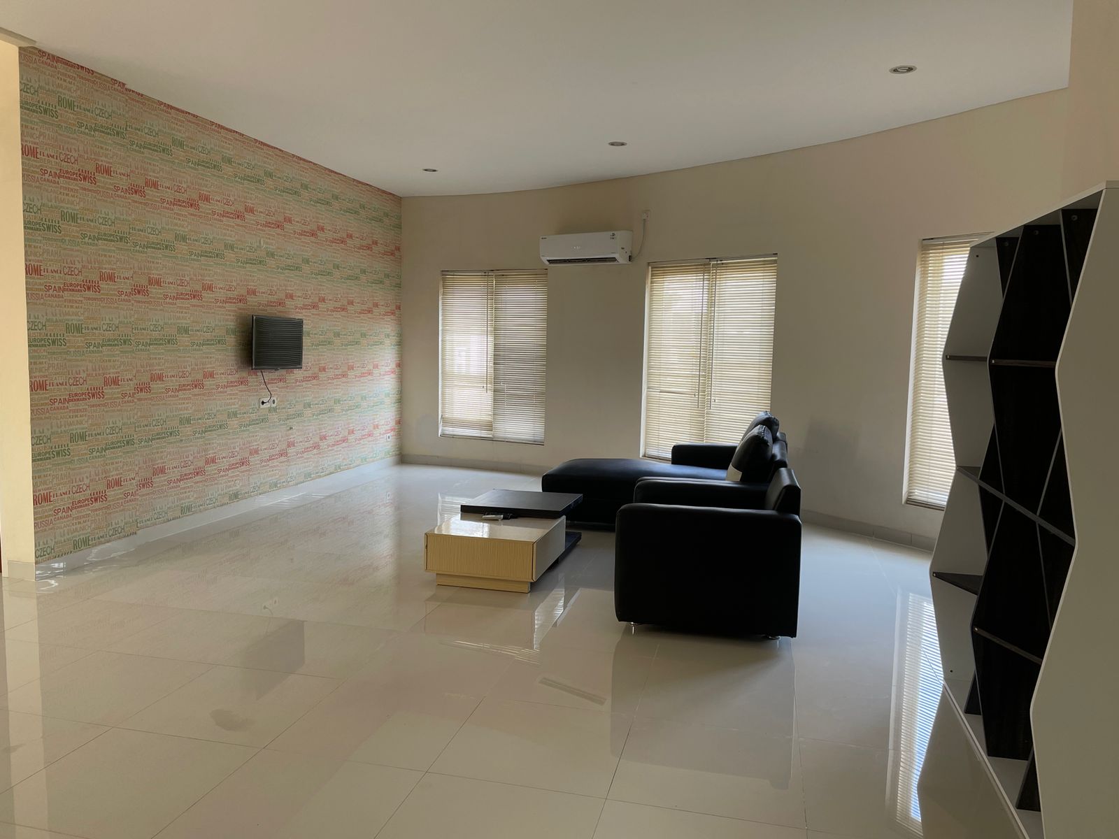 Dijual Rumah Lokasi Palm Beach Pakuwon City Surabaya Timur - Image 1