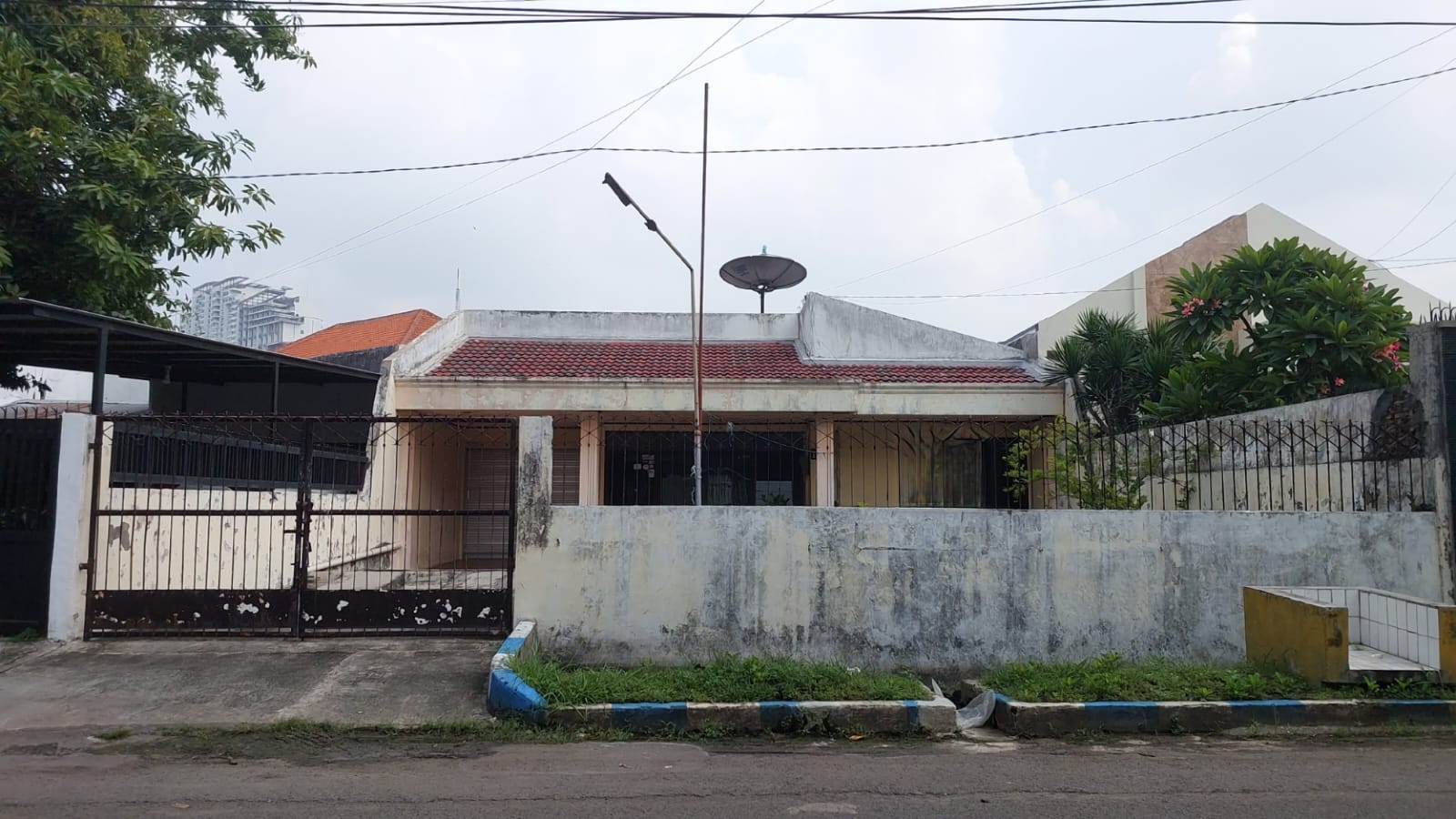 Dijual Rumah Mewah Darmo Permai Surabaya Barat - Image 1
