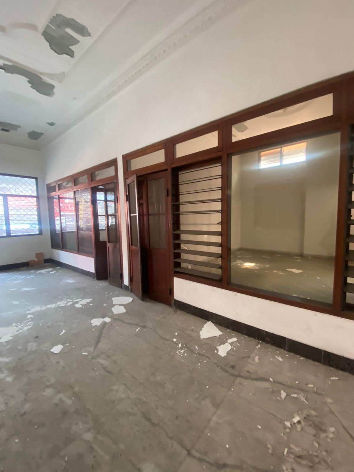 Disewakan Ruko Strategis Dua Lantai di Baliwerti Surabaya Pusat - Thumbnail 3