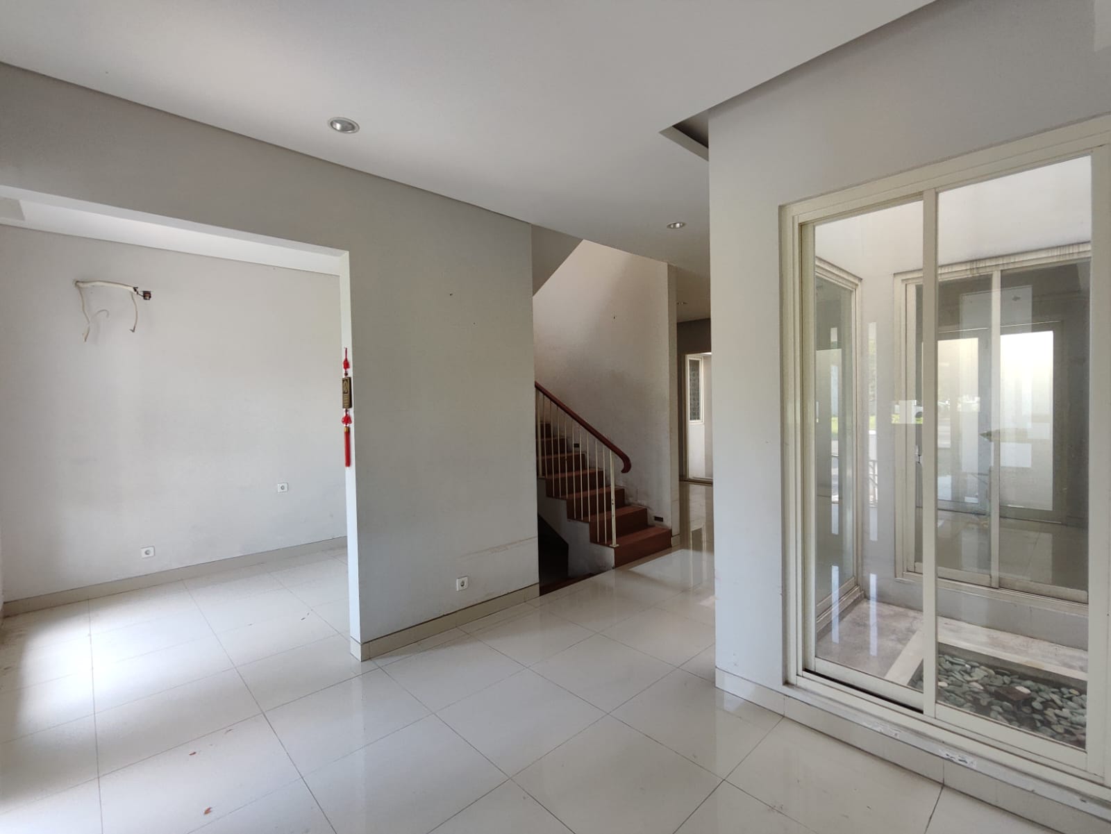 Disewakan Rumah Woodland Wilayah Surabaya Barat - Image 1