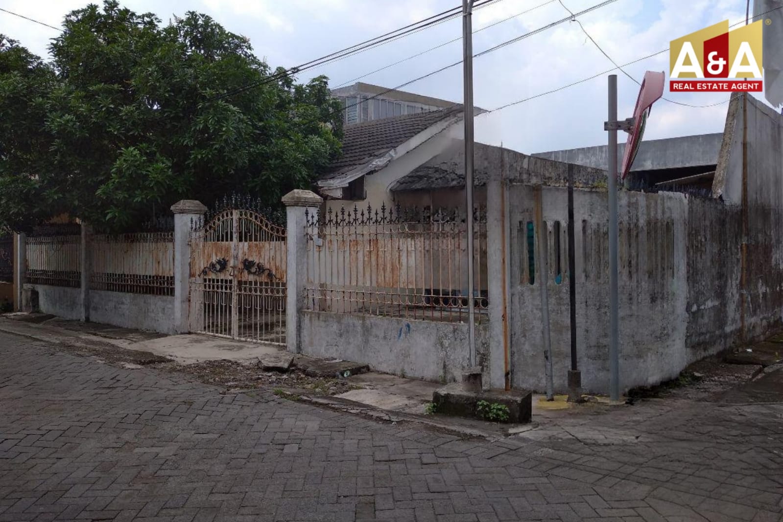 Disewakan Rumah Gunung Sari Indah Kedurus Surabaya Selatan - Image 1