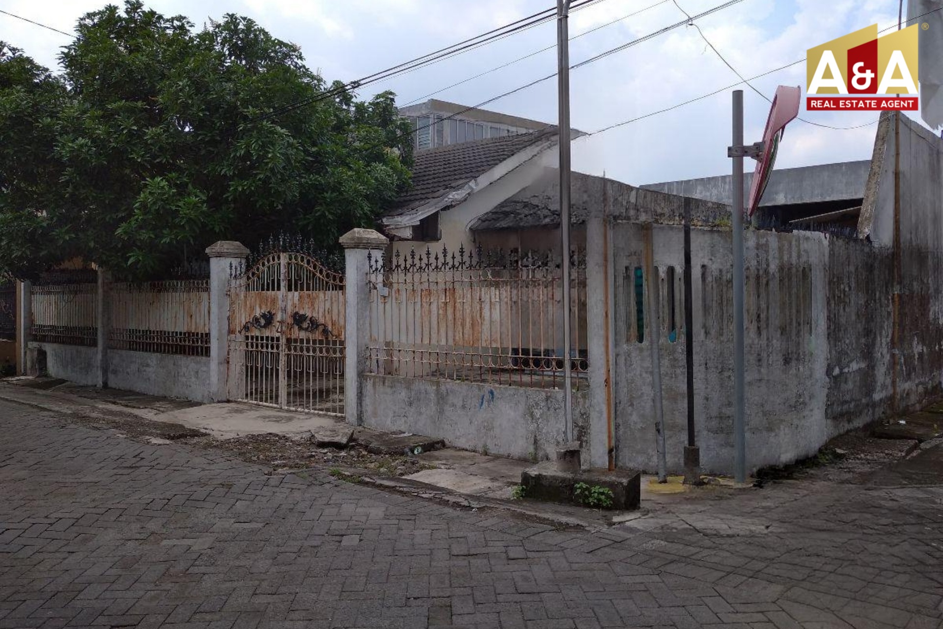 Disewakan Rumah Gunung Sari Indah Kedurus Surabaya Selatan - Image 1