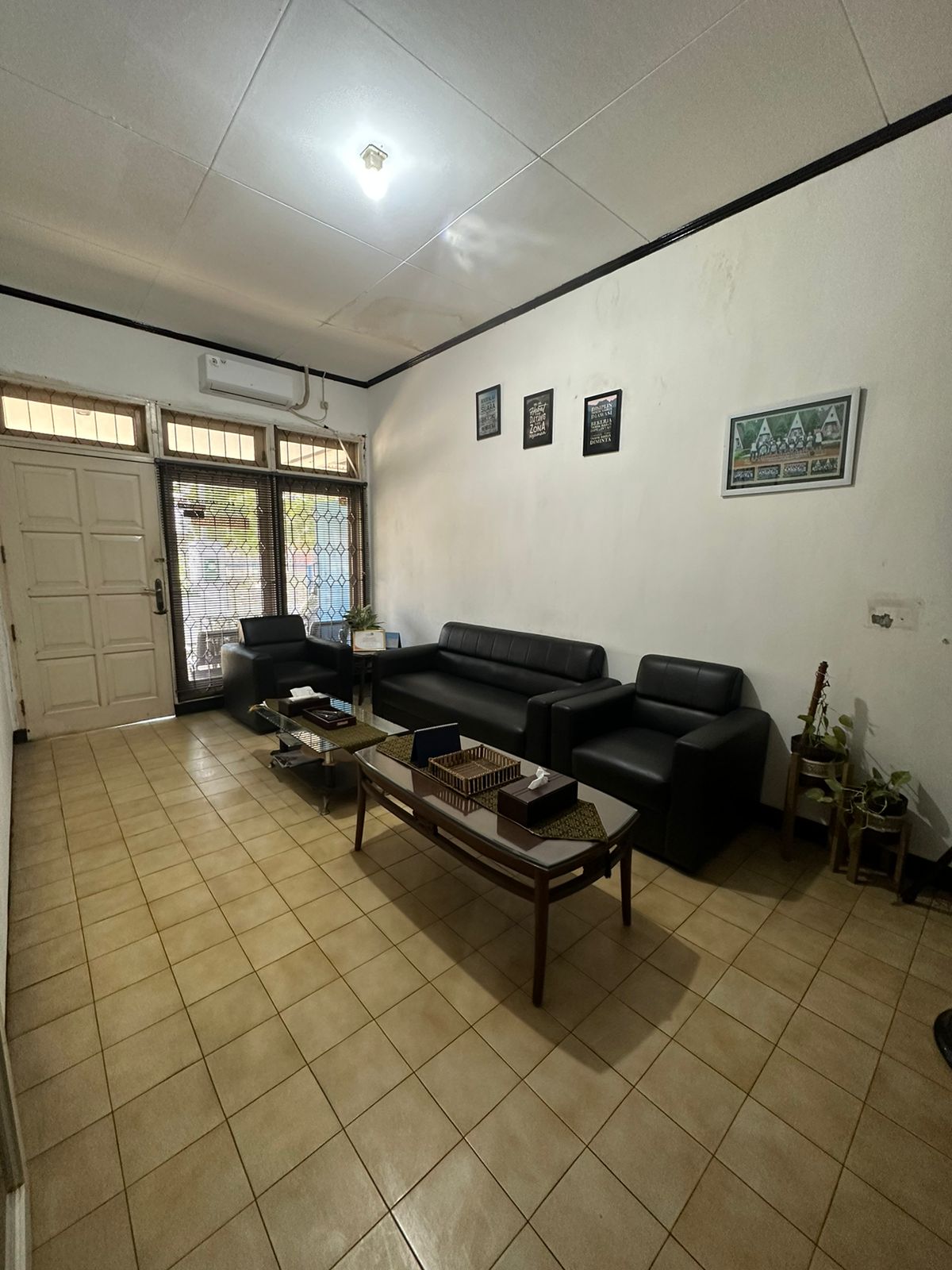 Disewakan Rumah Siap Huni dan Strategis di Manyar Tirtoyoso Surabaya Timur - Thumbnail 3