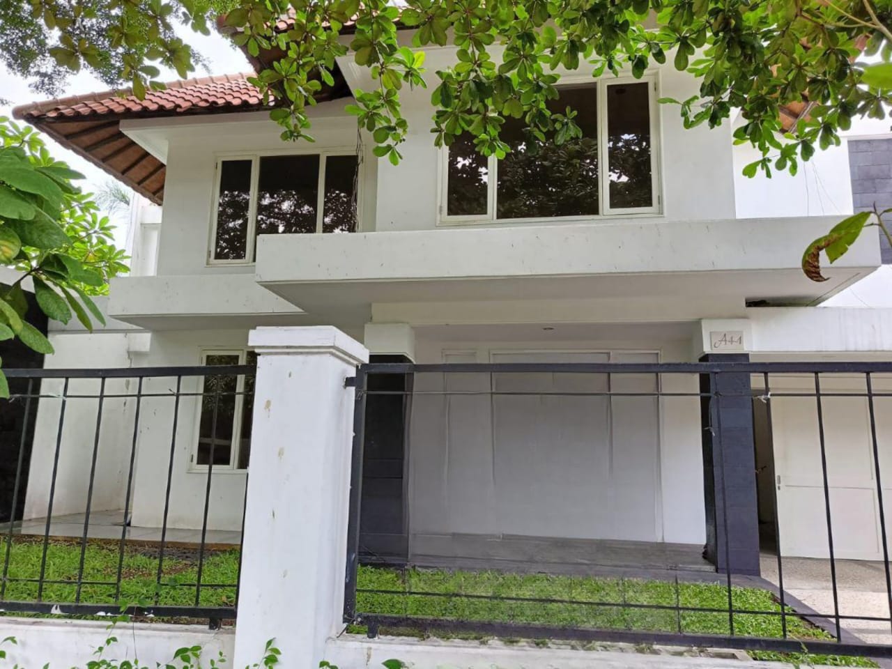 Dijual Rumah Mewah dan Strategis di Surabaya Barat Internasional Village Citraland Surabaya Barat - Image 1