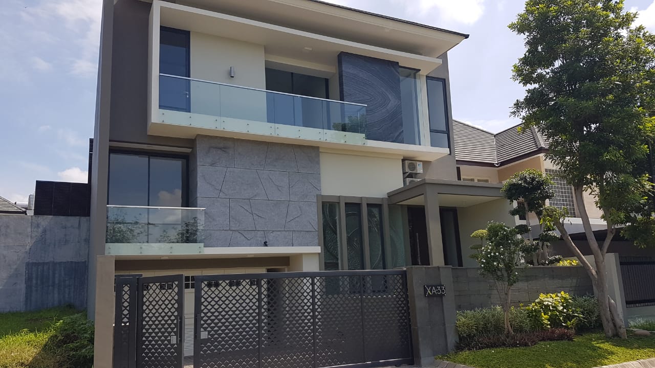 Disewakan Rumah Mewah dan Strategis di Graha Family Wilayah Surabaya Selatan - Thumbnail 2