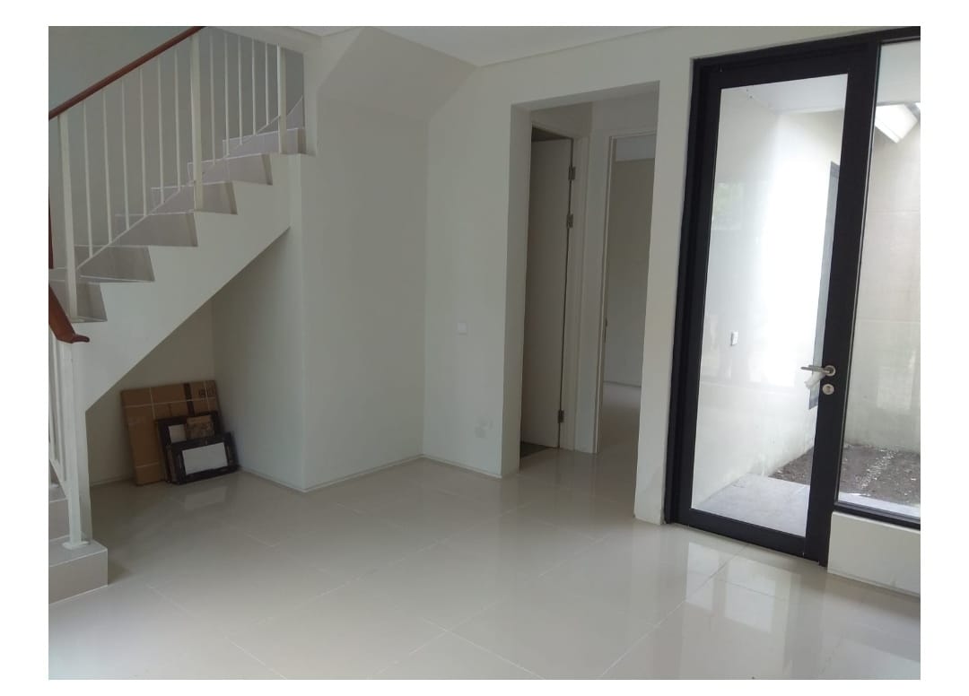 Dijual Rumah Minimalis Baru dan Murah di North West Lake Citraland Surabaya Barat - Thumbnail 3