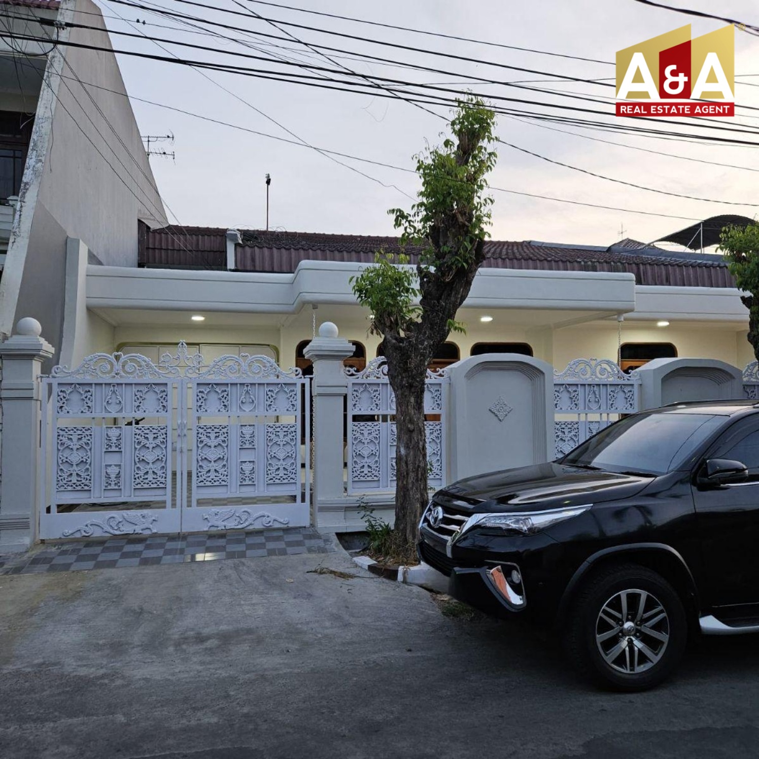 Disewakan Rumah Cantik Siap Huni Dharmahusada Indah Utara Surabaya Timur - Image 1