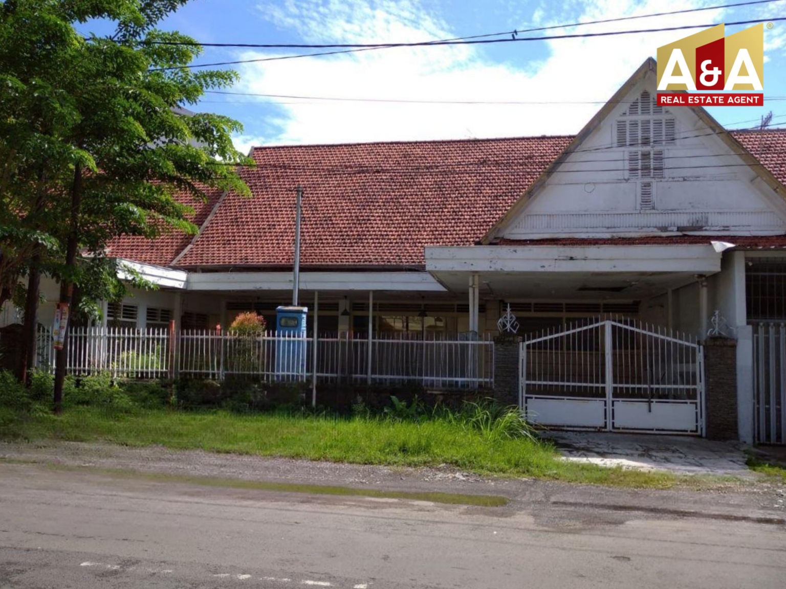 Disewakan Rumah Usaha Lokasi Strategis Jalan Wahidin Surabaya Pusat - Image 1