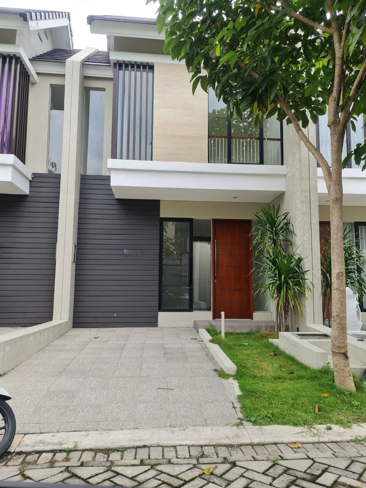 Disewakan Rumah Minimalis Northwest Lake Citraland Utara - Image 1