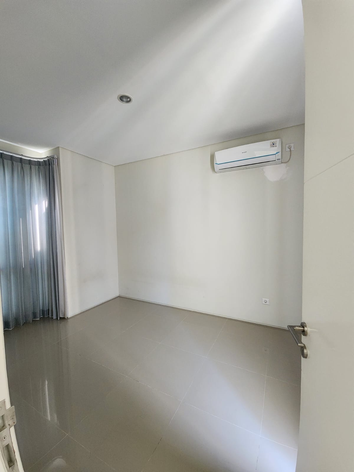 Diisewakan Rumah Minimalis Northwest Lake Citraland - Thumbnail 2