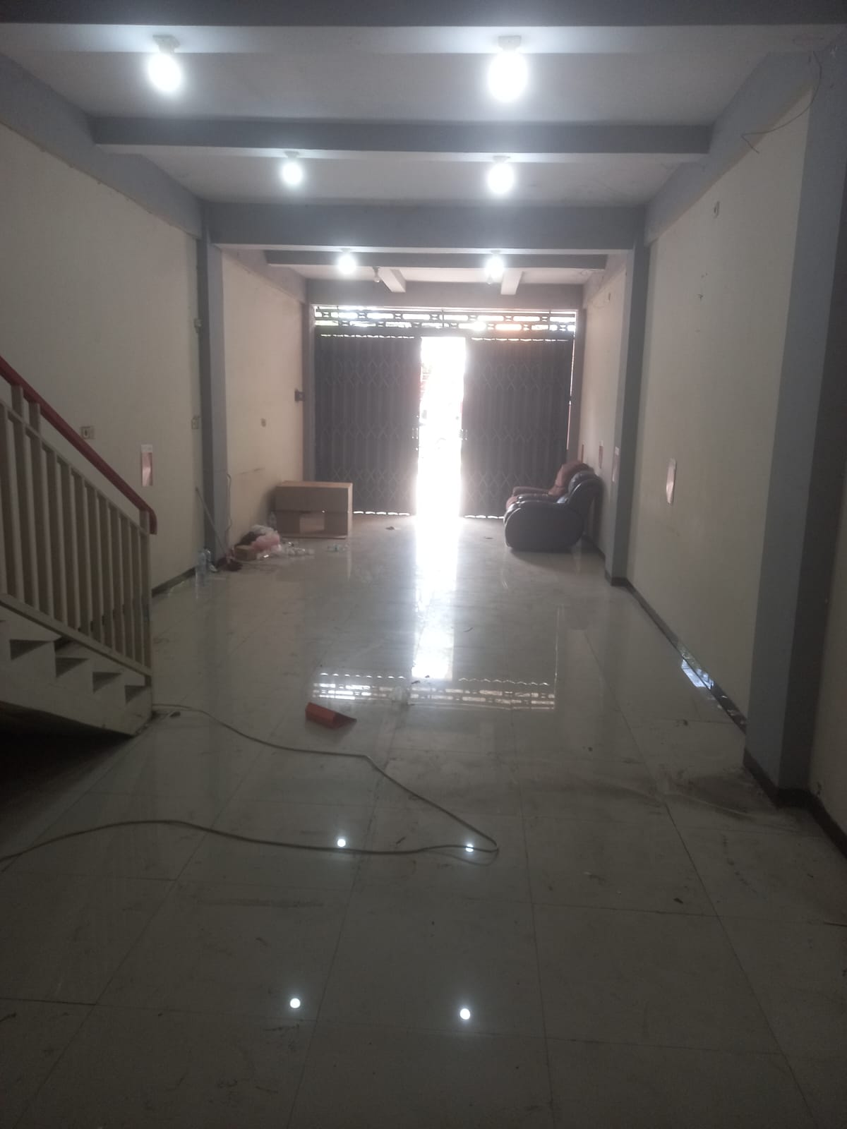 Disewakan Ruko Lokasi Strategis Raya Menganti Surabaya Barat - Thumbnail 4