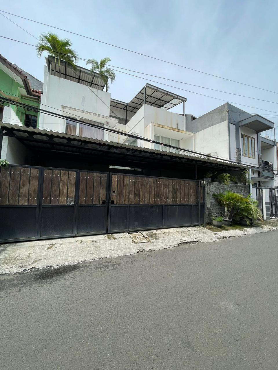 Dijual Rumah Besar dan Bagus Lokasi Menteng Atas Jakarta Selatan - Image 1