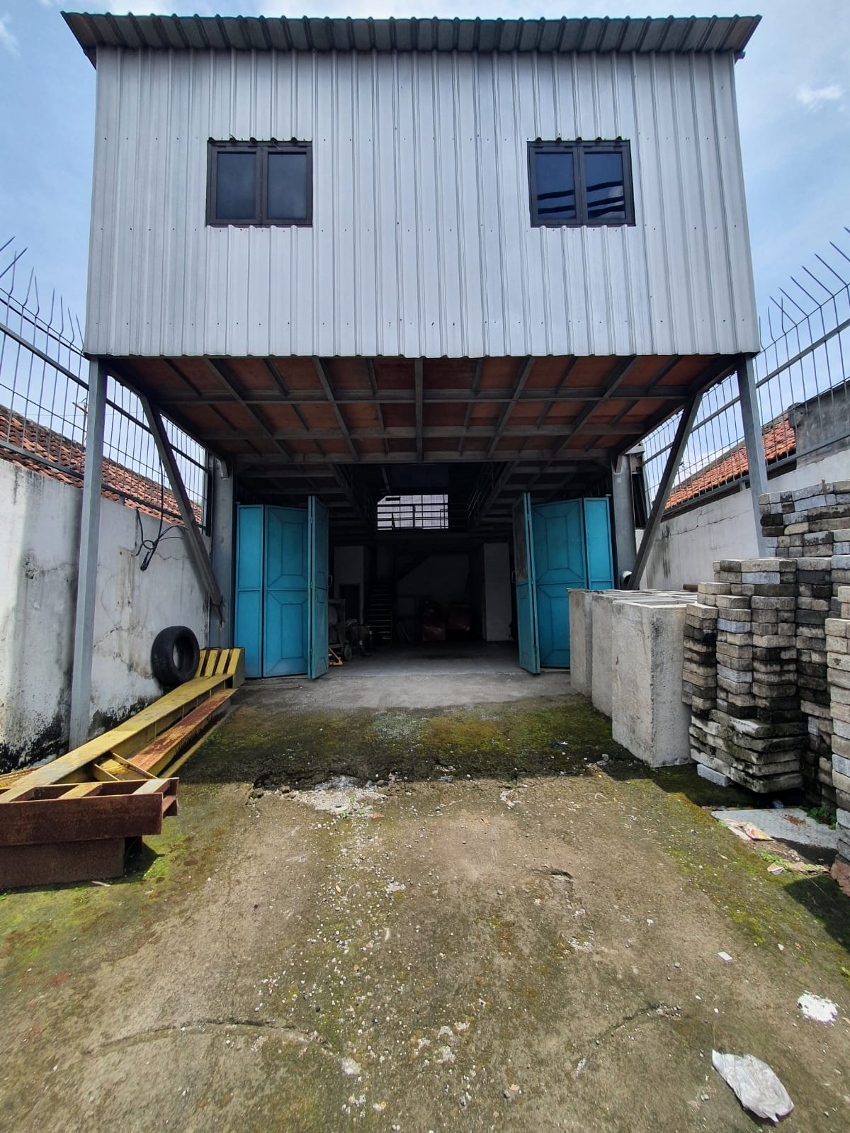 Dijual Ruko atau Workshop Lokasi Strategis di Raya Kandangan Surabaya Barat - Thumbnail 3