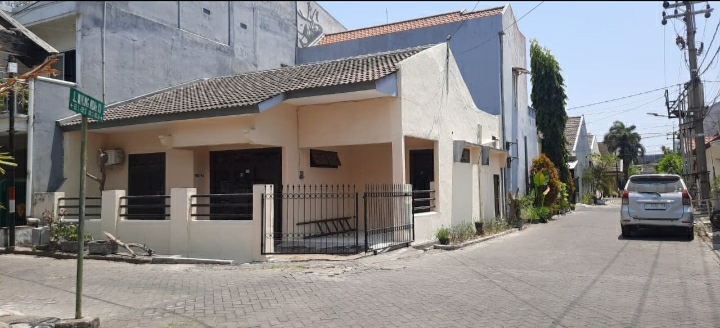 Disewakan rmh hook semi furnish Taman Pondok Indah Wiyung - Image 1