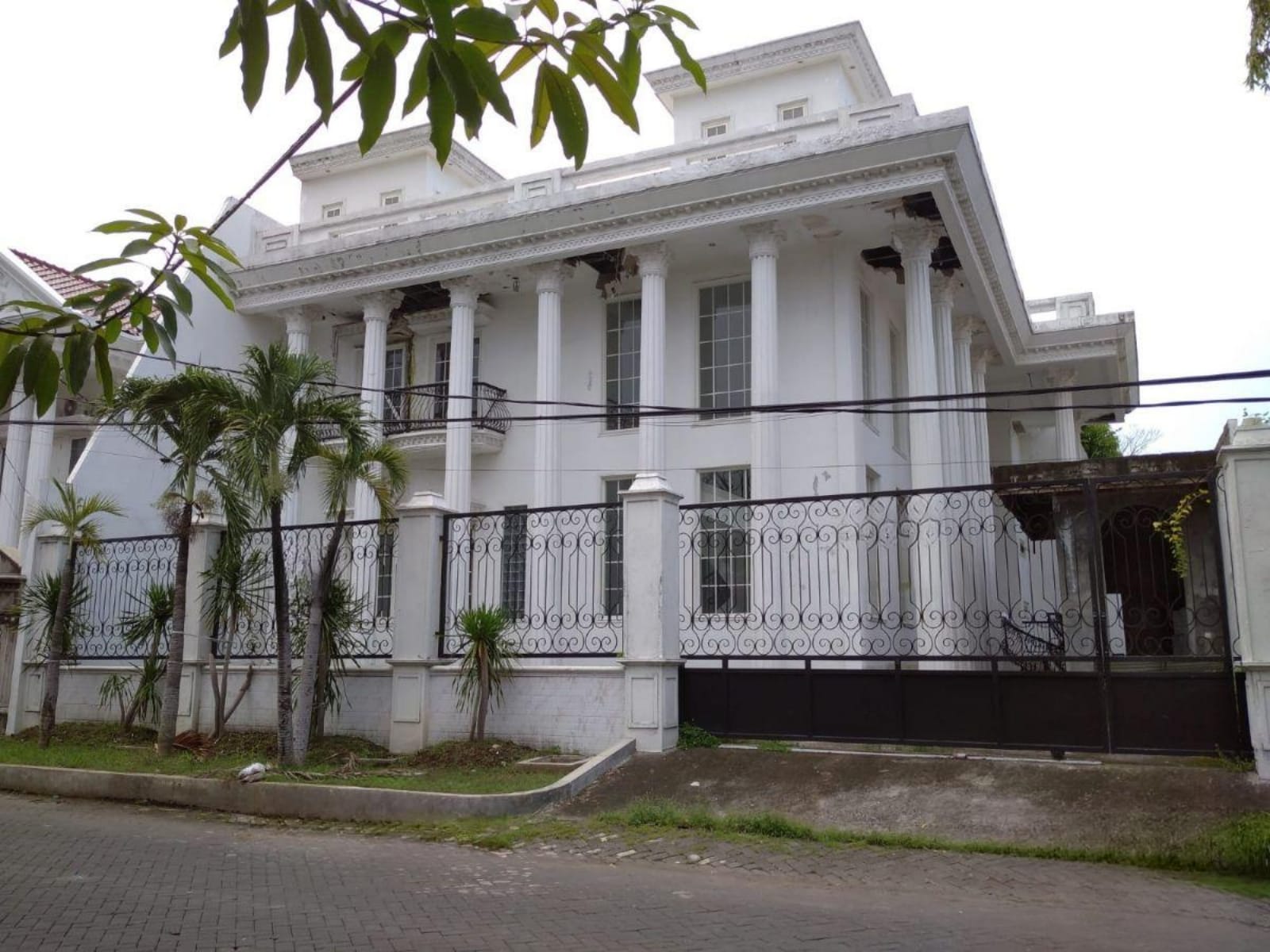 Dijual Rumah Mewah American Classic Gayungsari Surabaya Selatan - Thumbnail 3