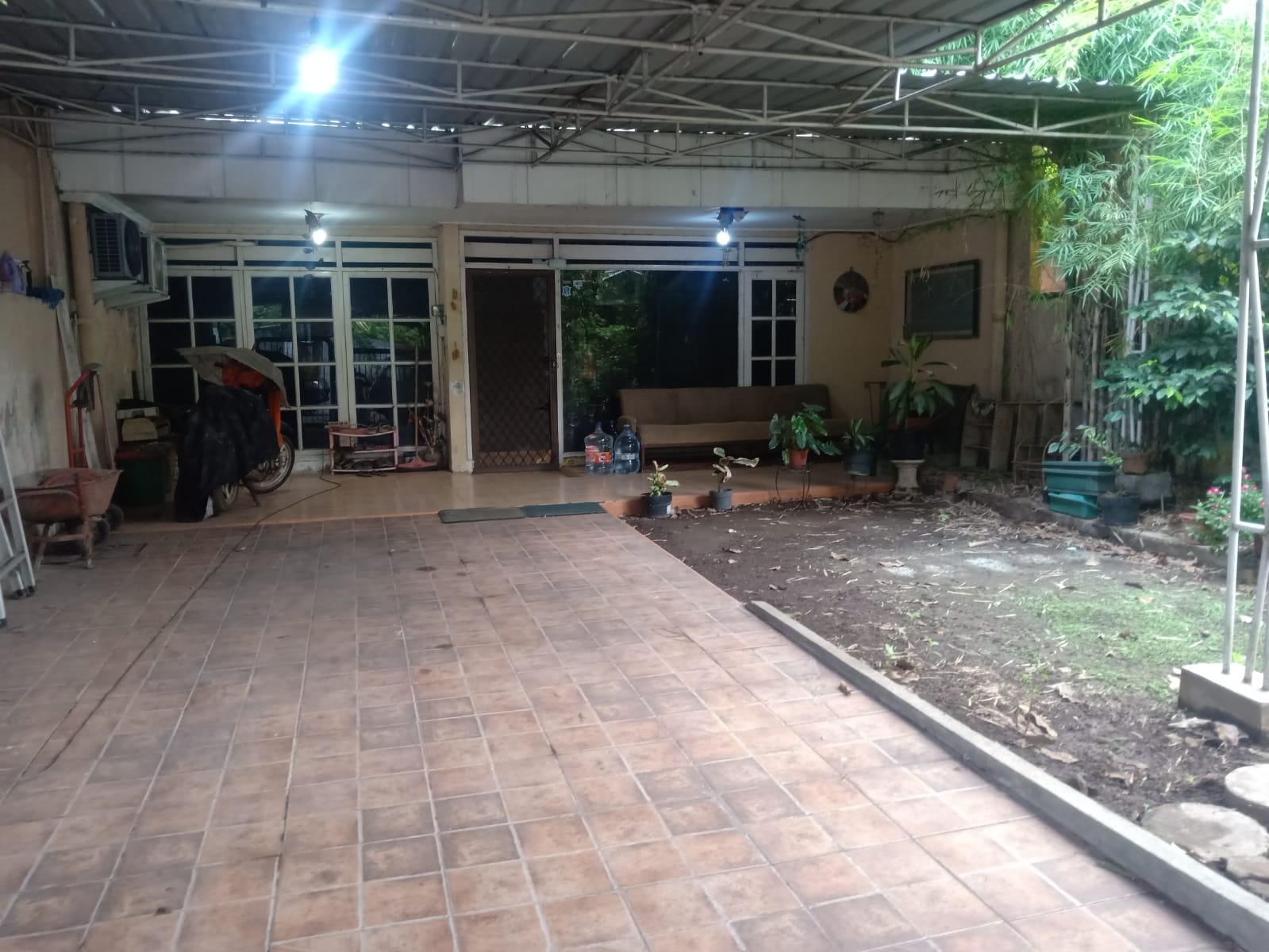 Dijual Rumah Nyaman Strategis di Lokasi Surabaya Selatan - Image 1