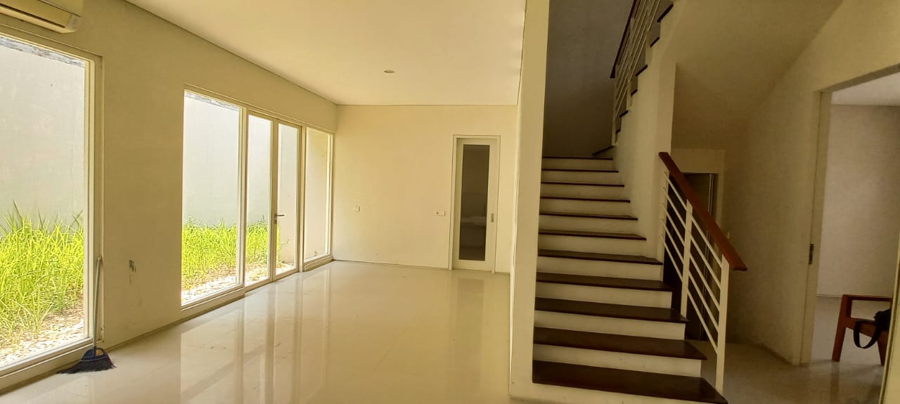 Disewakan Rumah Bagus Citraland Surabaya Barat - Thumbnail 2
