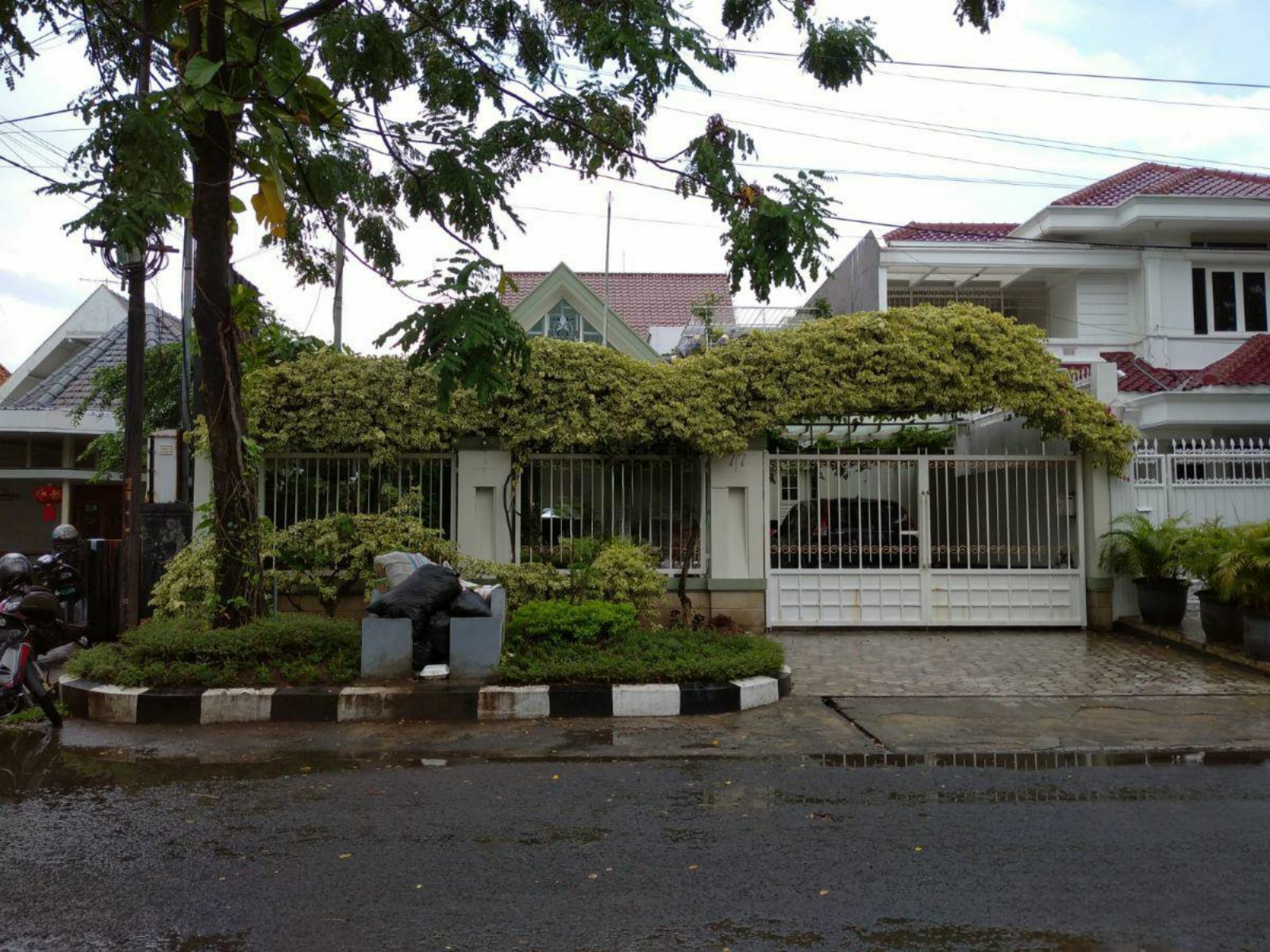 Disewakan rumah full furnish trunojoyo surabaya Pusat - Image 1