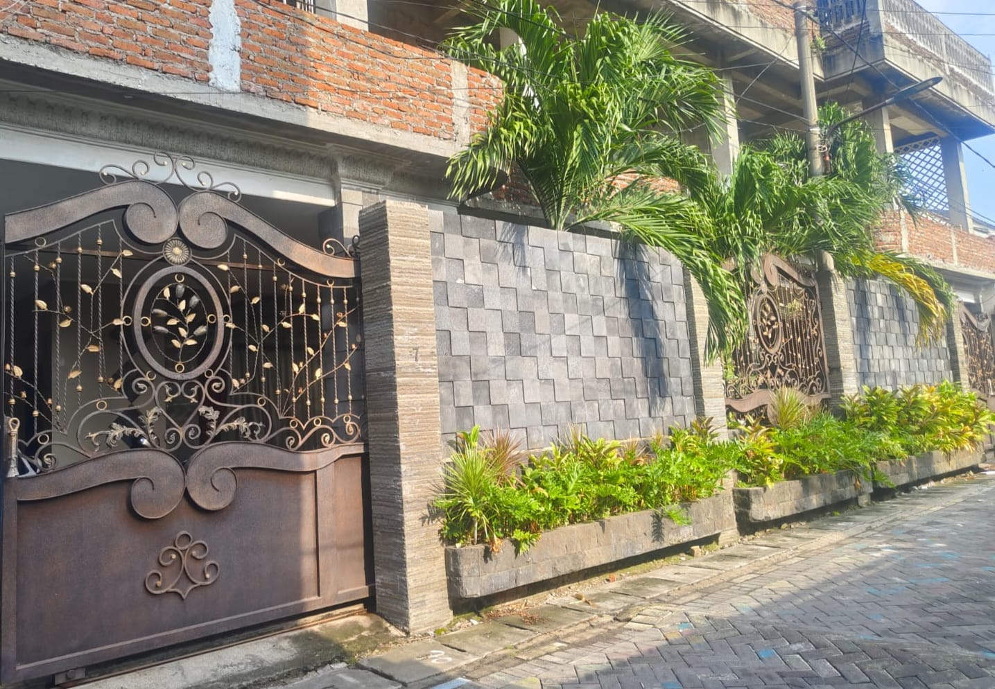 Dijual Rumah Mewah Lokasi Surabaya Timur - Image 1