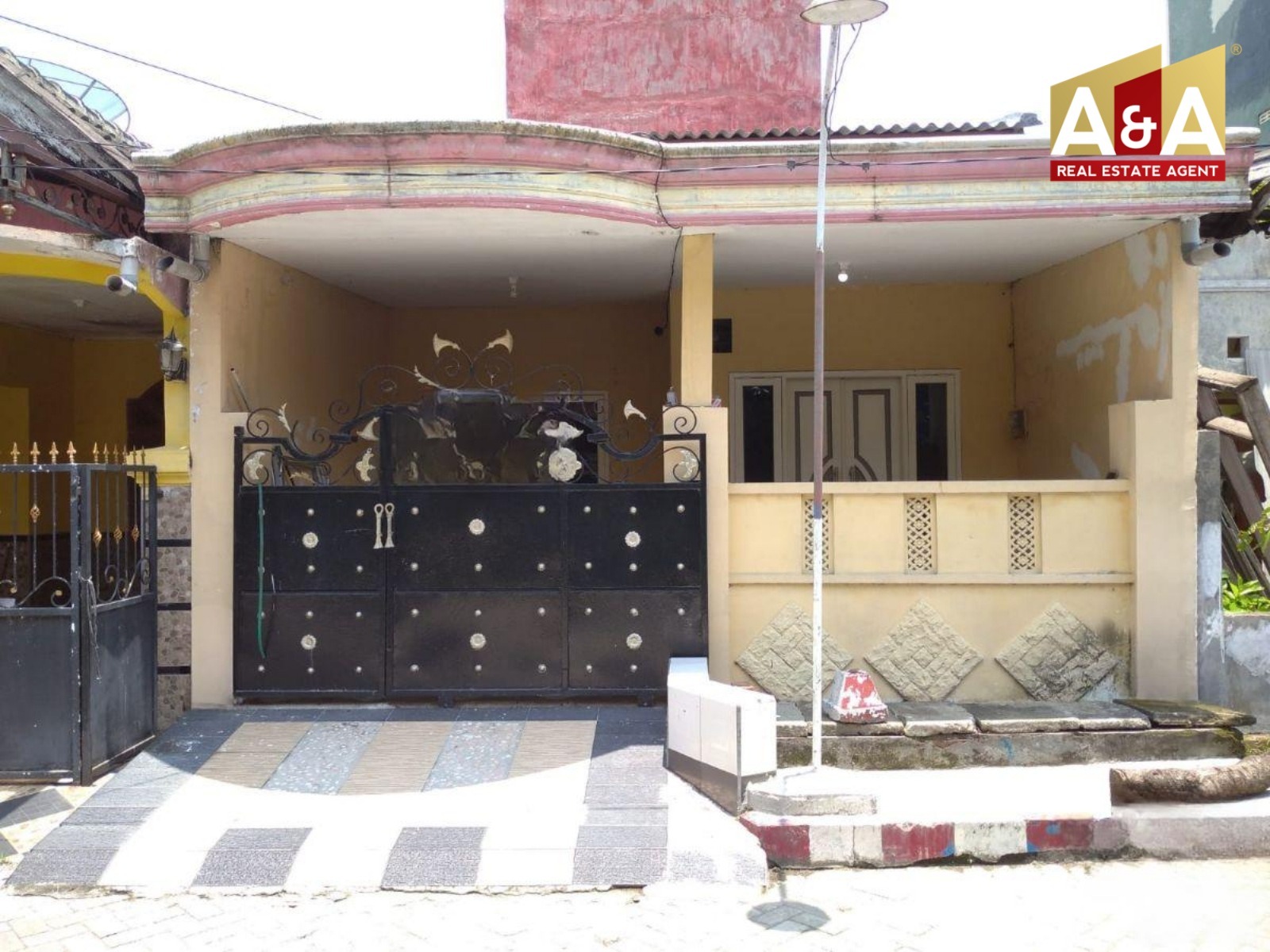 Disewakan Rumah Perum Graha Suryanata Surabaya Barat - Image 1