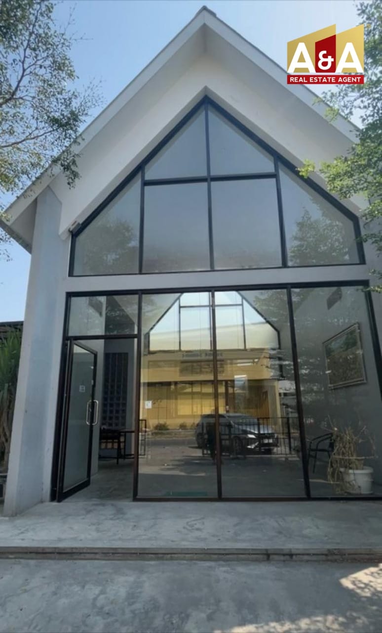 Dijual/disewakan Cafe Siap Pakai di Kavling DPR Tengah Kota Sidoarjo - Image 1