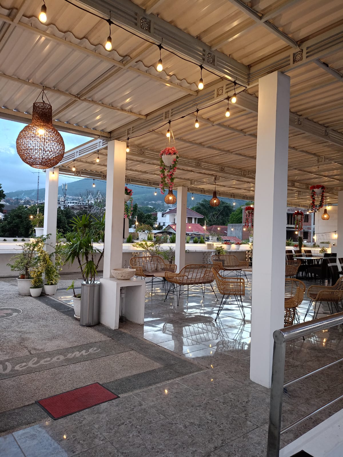 Dijual Cepat Cafe &amp;Guest House Batu Malang Jawa Timur - Thumbnail 2