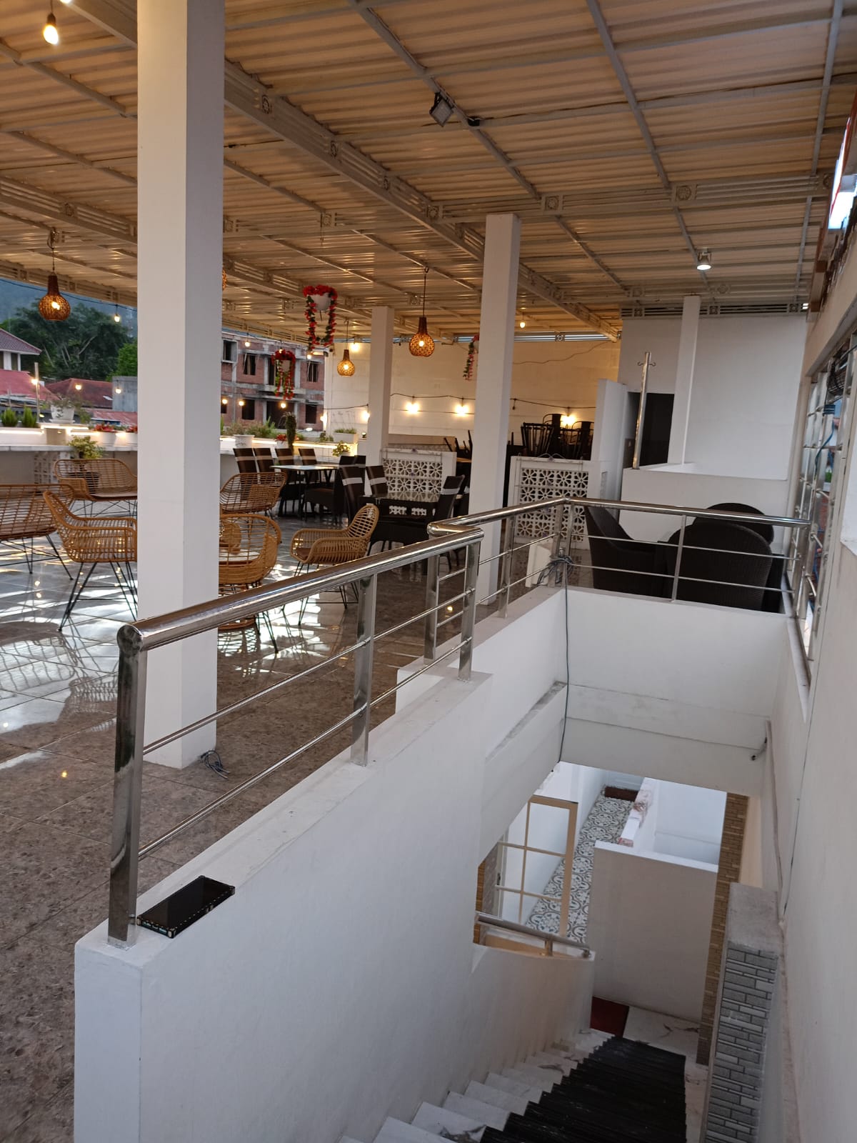 Dijual Cepat Cafe & Guest House Batu Malang Jawa Timur - Thumbnail 2