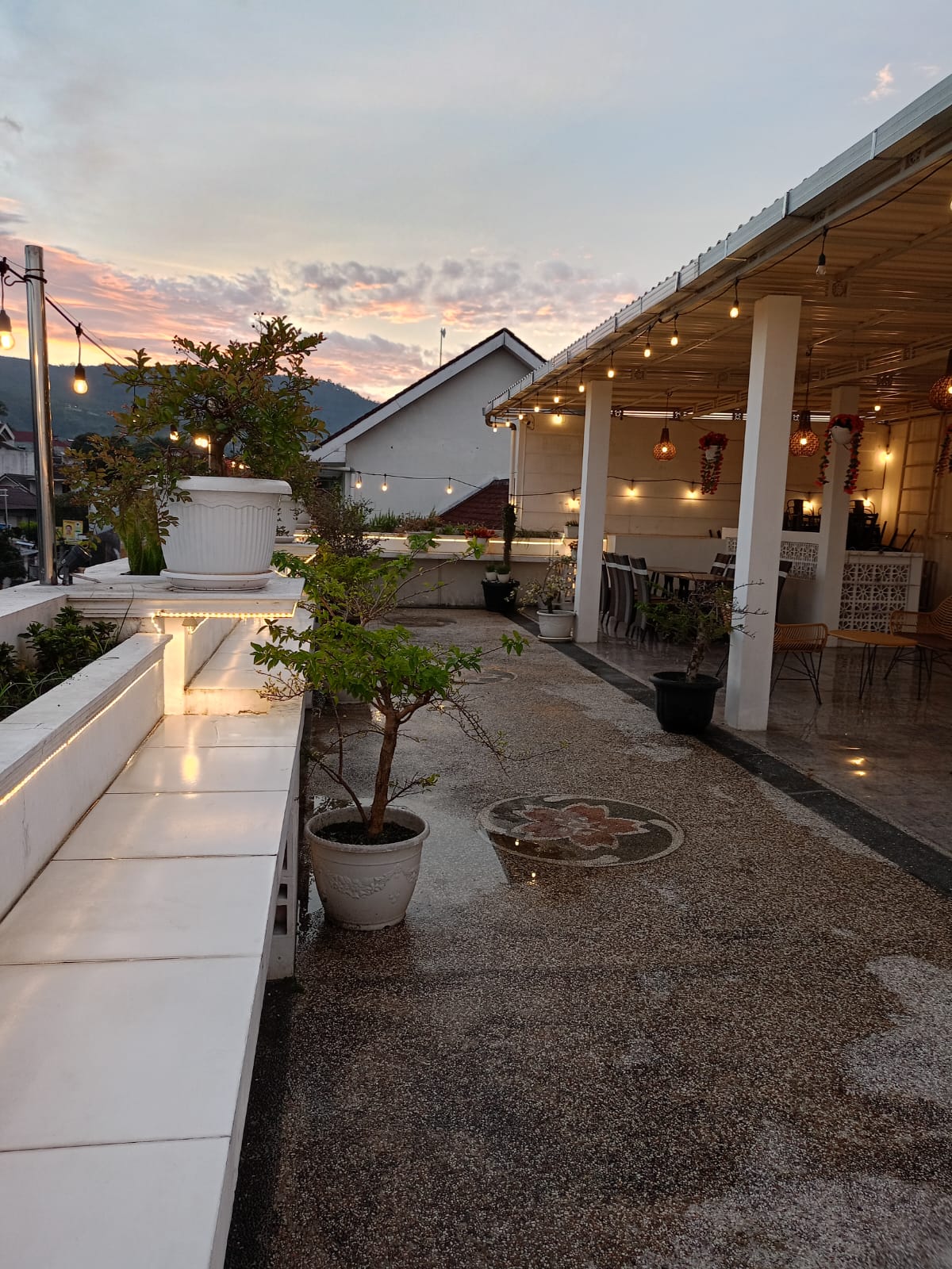 Dijual Cepat Cafe & Guest House Batu Malang Jawa Timur - Thumbnail 3