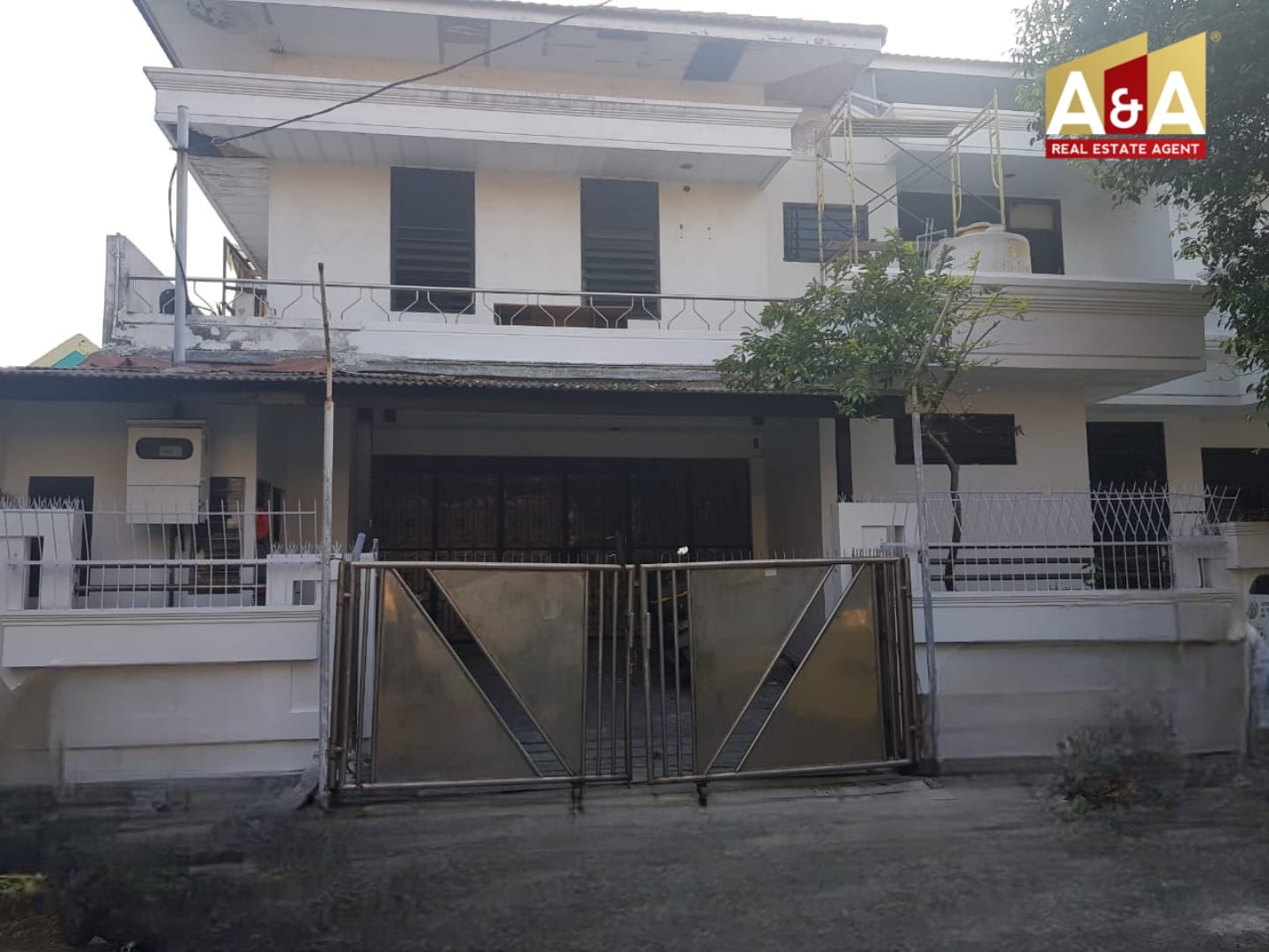 Dijual/Disewakan Rumah 2 Lantai Lokasi Kawasan Komering Surabaya Pusat - Image 1