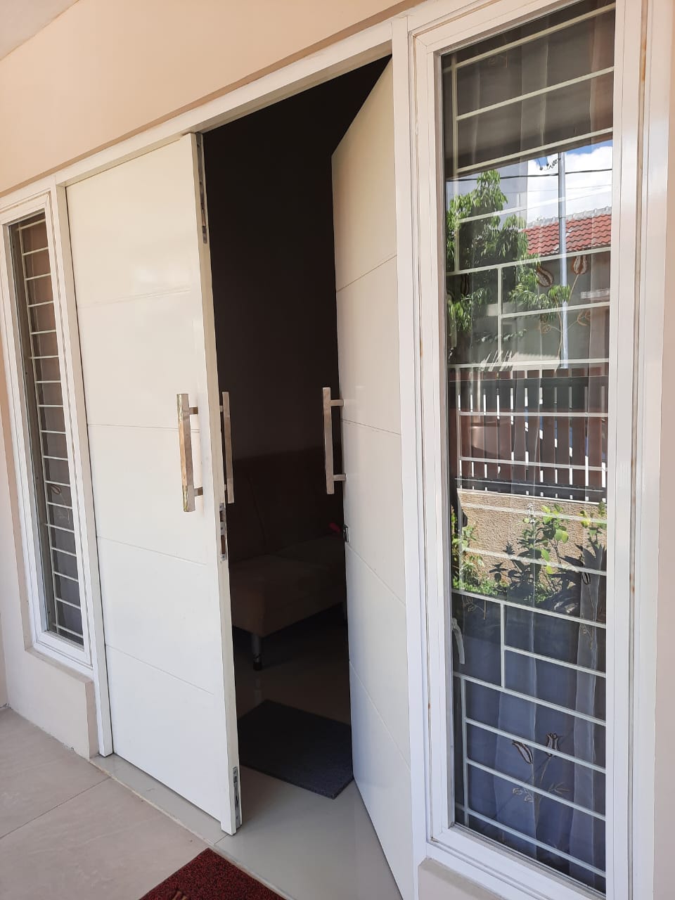 Dijual Rumah Cantik dan Terawat Taman Pondok Indah Surabaya Barat - Thumbnail 3