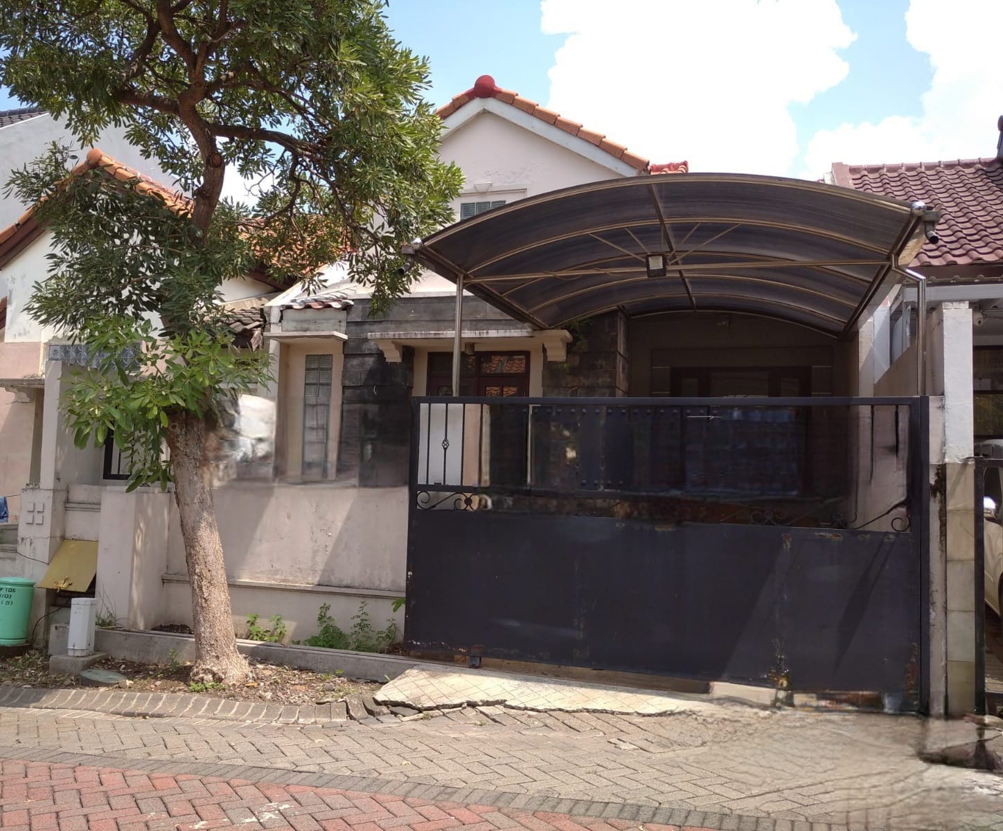 Dijual Rumah Lokasi Strategis Taman Puspa Raya Citraland Surabaya Barat - Image 1