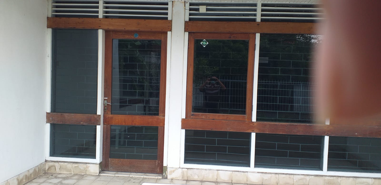 Dijual Rumah Mewah Strategis di Ngagel Jaya Tengah Surabaya Timur - Thumbnail 3