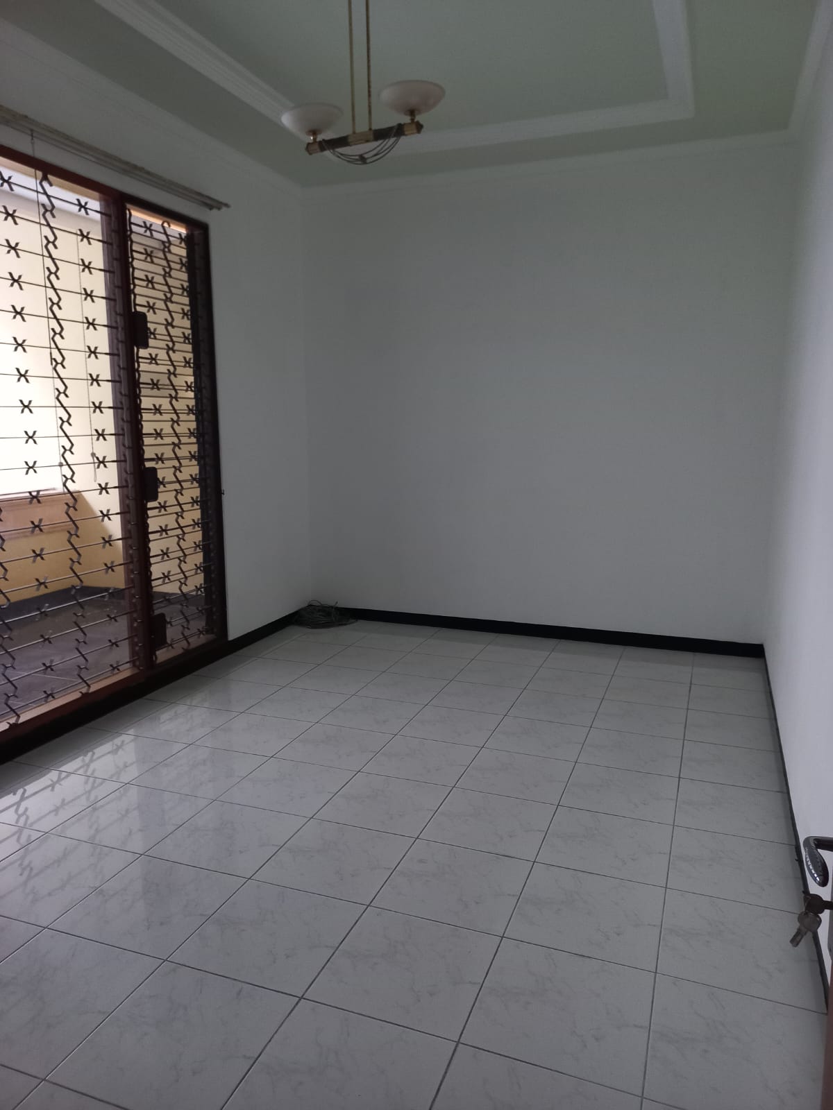 Disewakan Rumah Mewah Strategis dan Siap Huni di Dharmahusada Permai Surabaya Timur - Thumbnail 2