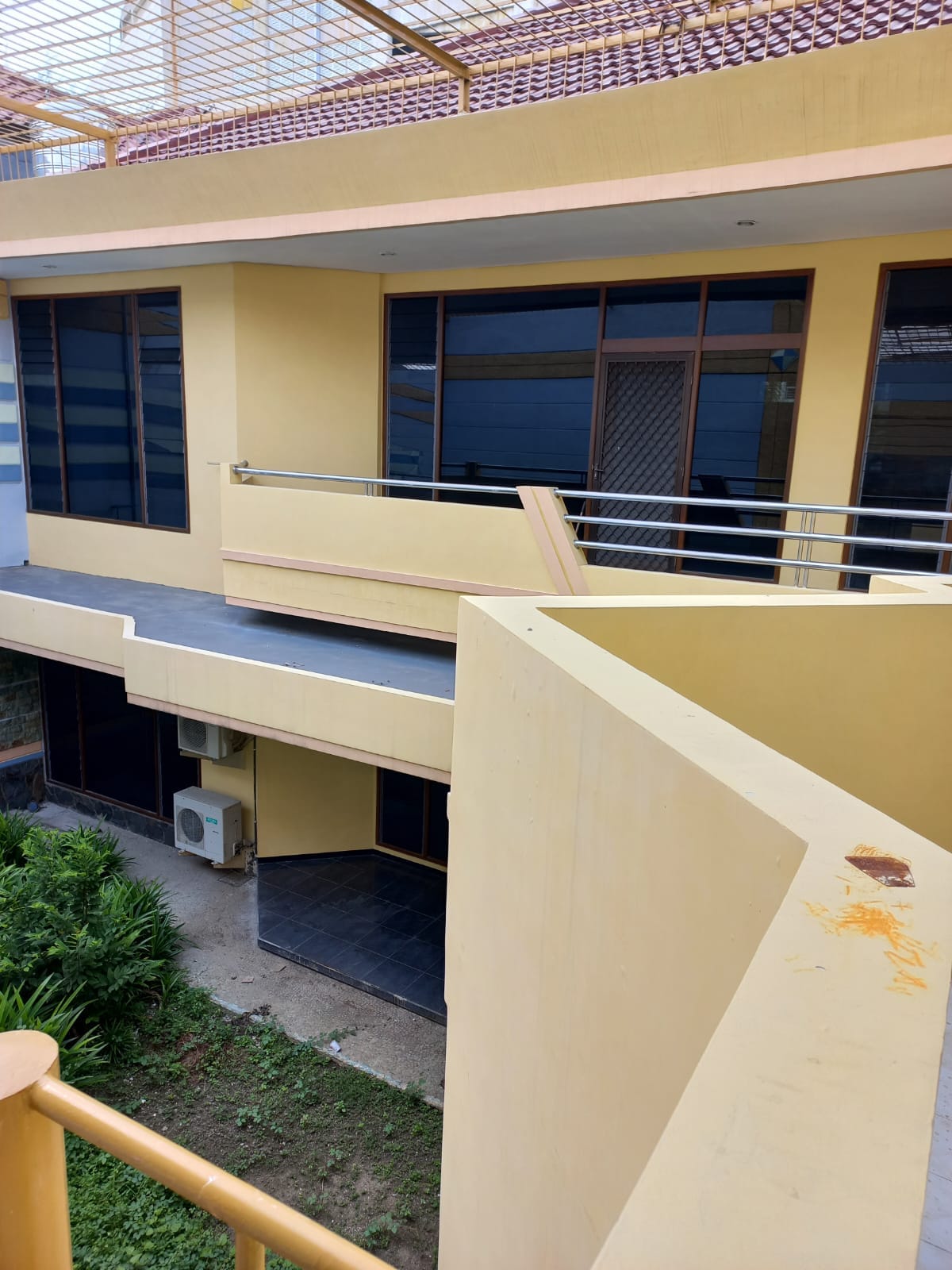 Disewakan Rumah Mewah Strategis dan Siap Huni di Dharmahusada Permai Surabaya Timur - Thumbnail 4