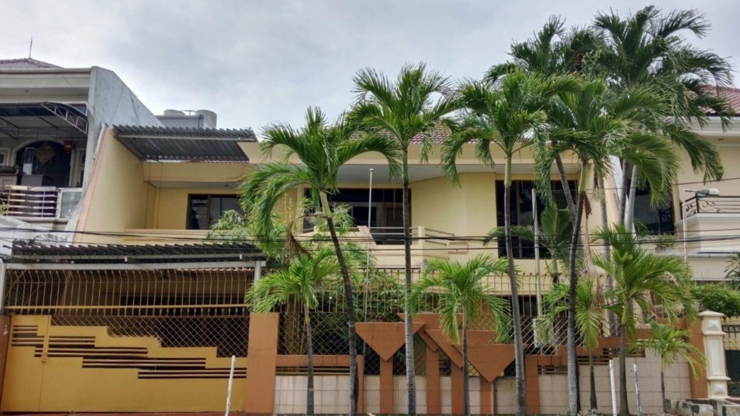 Disewakan Rumah Mewah Strategis dan Siap Huni di Dharmahusada Permai Surabaya Timur - Thumbnail 4