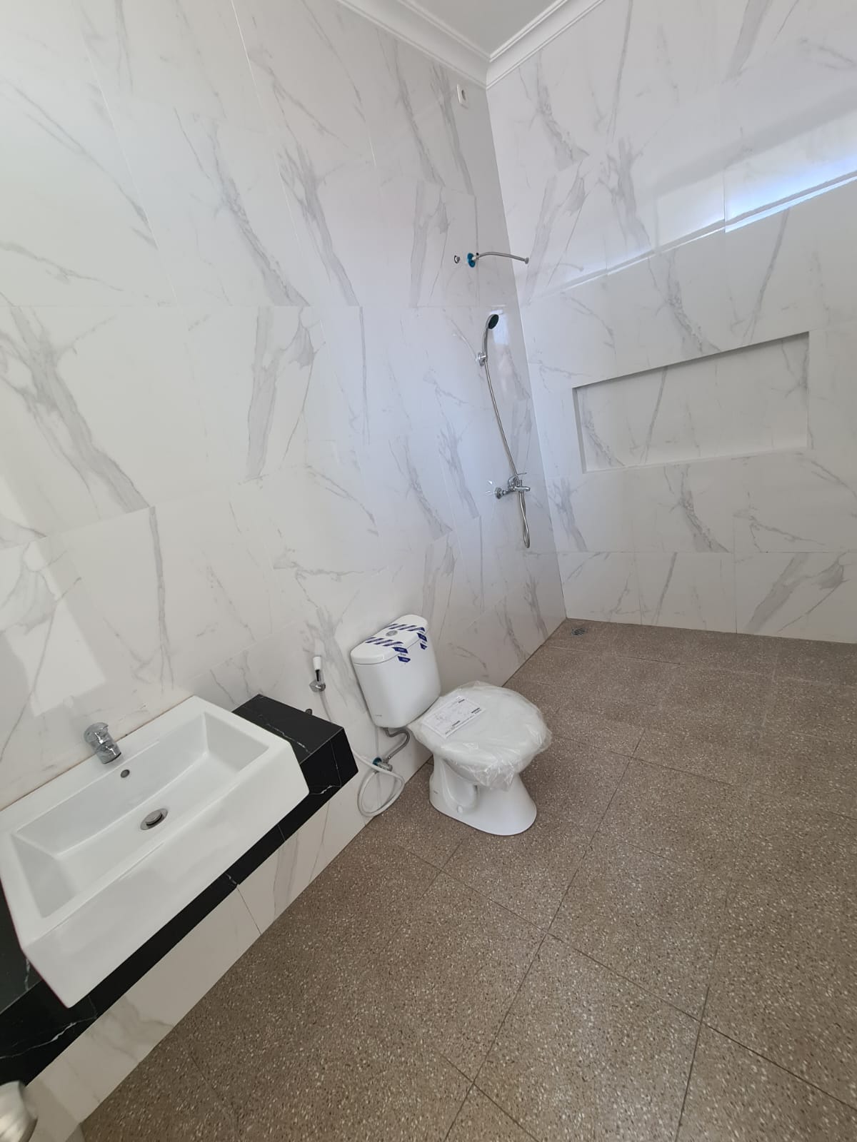 Dijual Rumah Siap Huni dan Strategis di Nginden Intan Timur Surabaya Timur - Thumbnail 2