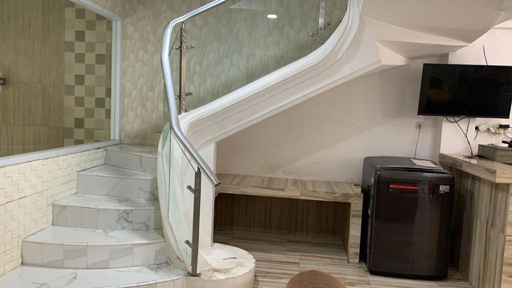 Dijual Rumah Mewah Modern Darmo Hill Wilayah Surabaya Barat - Thumbnail 4