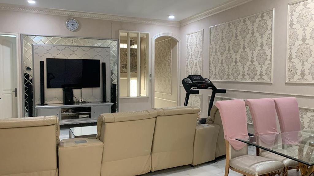 Dijual Rumah Mewah Modern di Darmo Hill Wilayah Surabaya Barat - Thumbnail 4