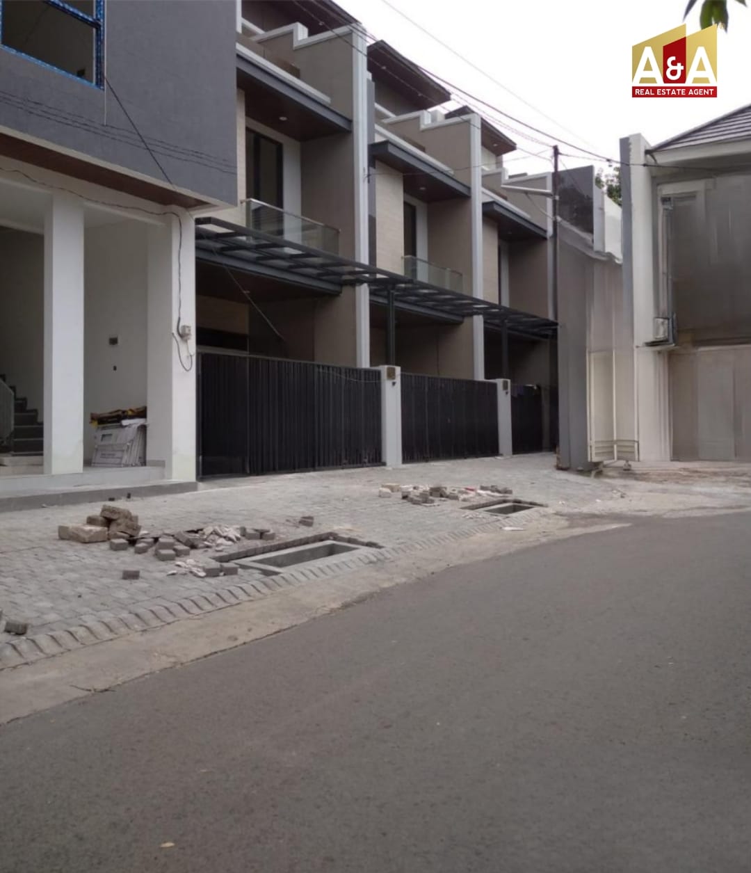 Dijual Rumah Nyaman dan Strategis di Dukuh Kupang Timur Surabaya Barat - Image 1