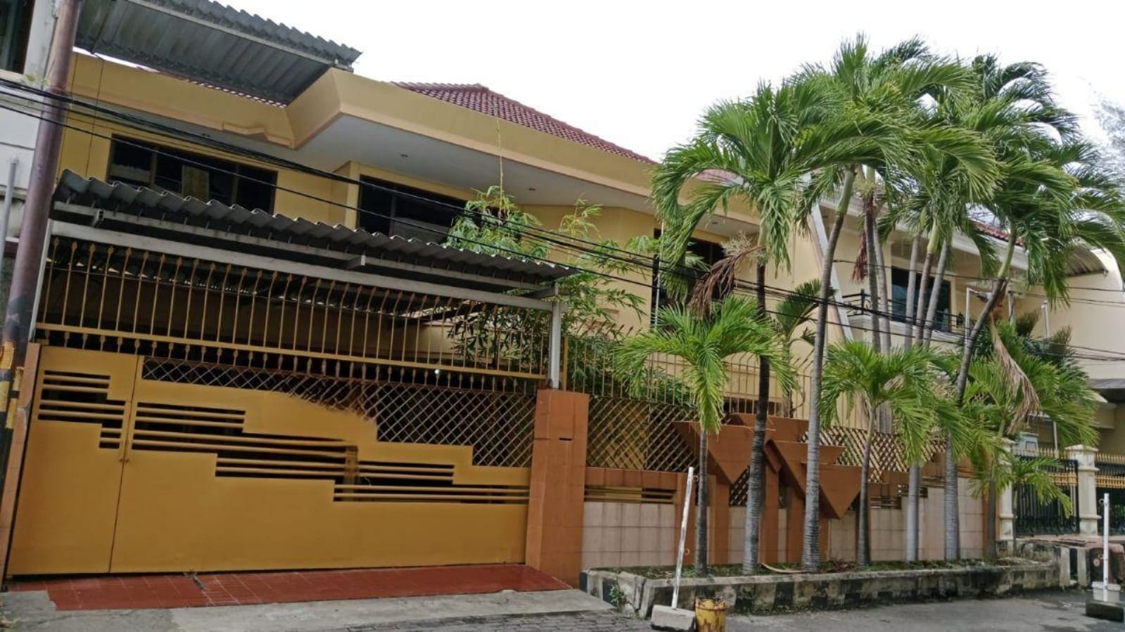 Disewakan Rumah Mewah Siap Huni dan Strategis di Dharmahusada Permai Surabaya Timur - Thumbnail 3