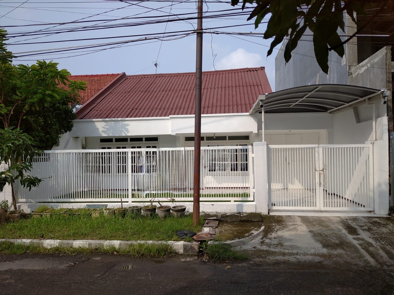 Dijual Rumah Siap Huni dan Strategis di Darmo Permai Selatan Surabaya Barat - Image 1