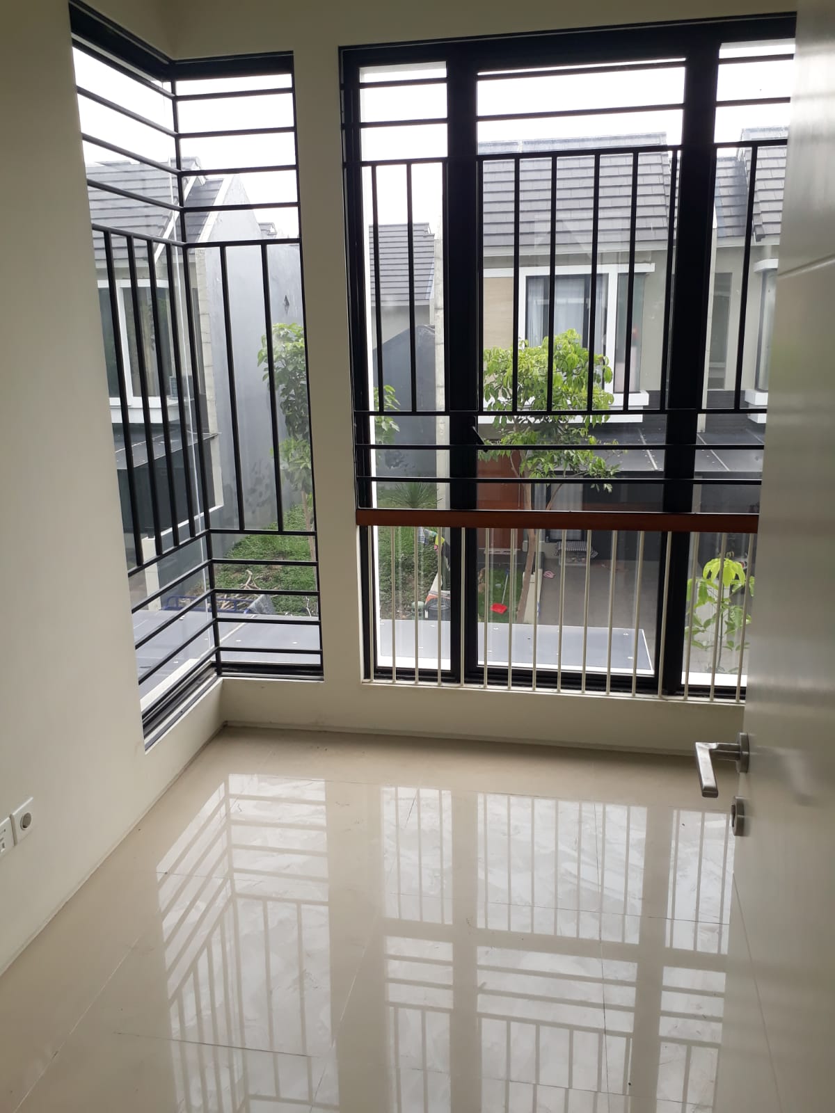 Dijual Rumah Modern dan Nyaman di Northwest Citraland Surabaya Barat - Thumbnail 4